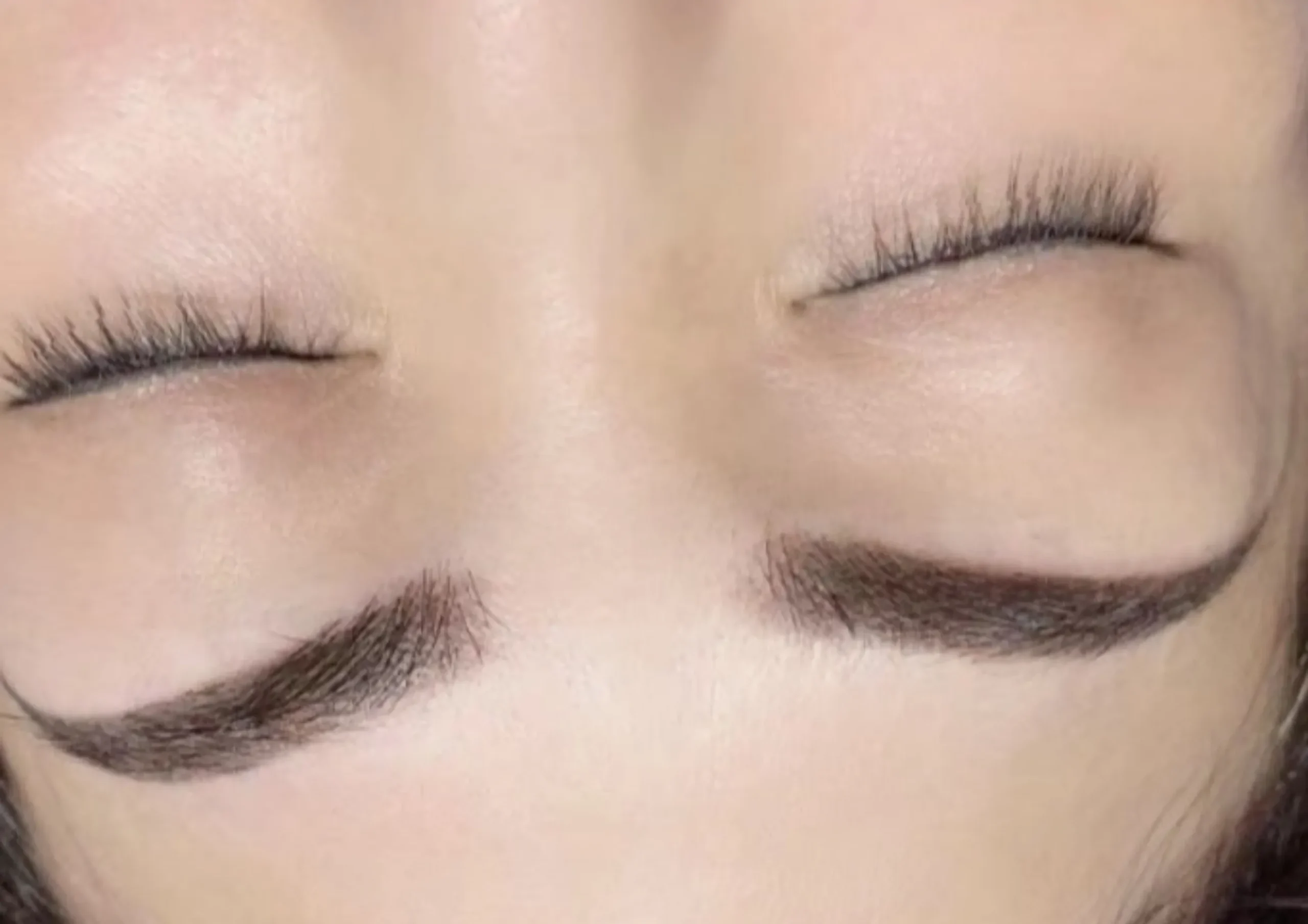 cosmetic eyeliner tattooing